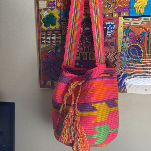 Colombian Wayuu hand woven one of a kind drawstring shoulder bag. - Picture 4 of 13
